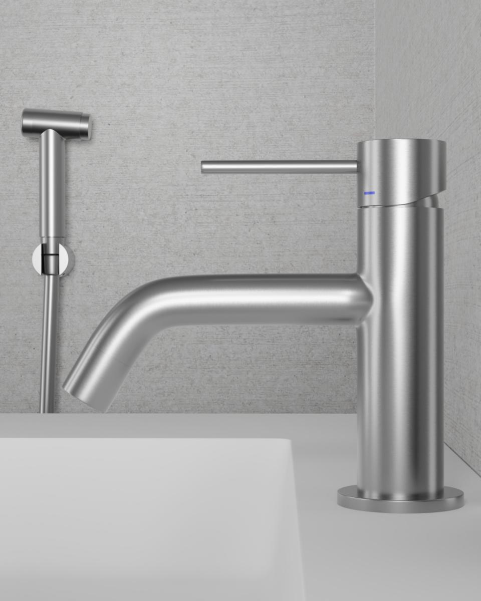Tvättställsblandare Voyage Low med handdusch, INR - INR TVÄTTSTÄLLSBL. VOYAGE LOW M.HANDDUSCH,BRUSHED STAINLESS