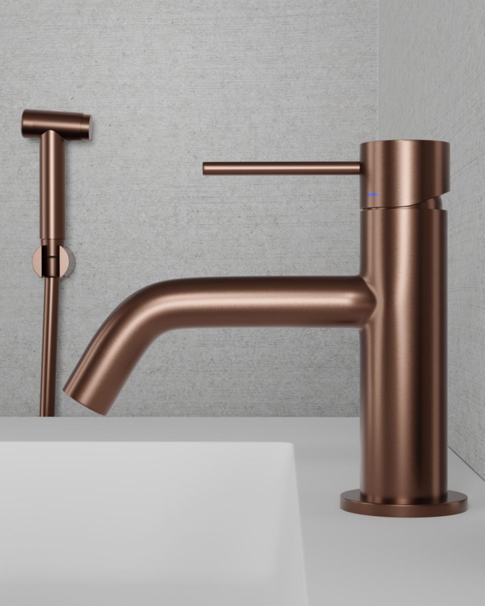 Tvättställsblandare Voyage Low med handdusch, INR - INR TVÄTTSTÄLLSBL. VOYAGE LOW M.HANDDUSCH, BRUSHED BRONZE
