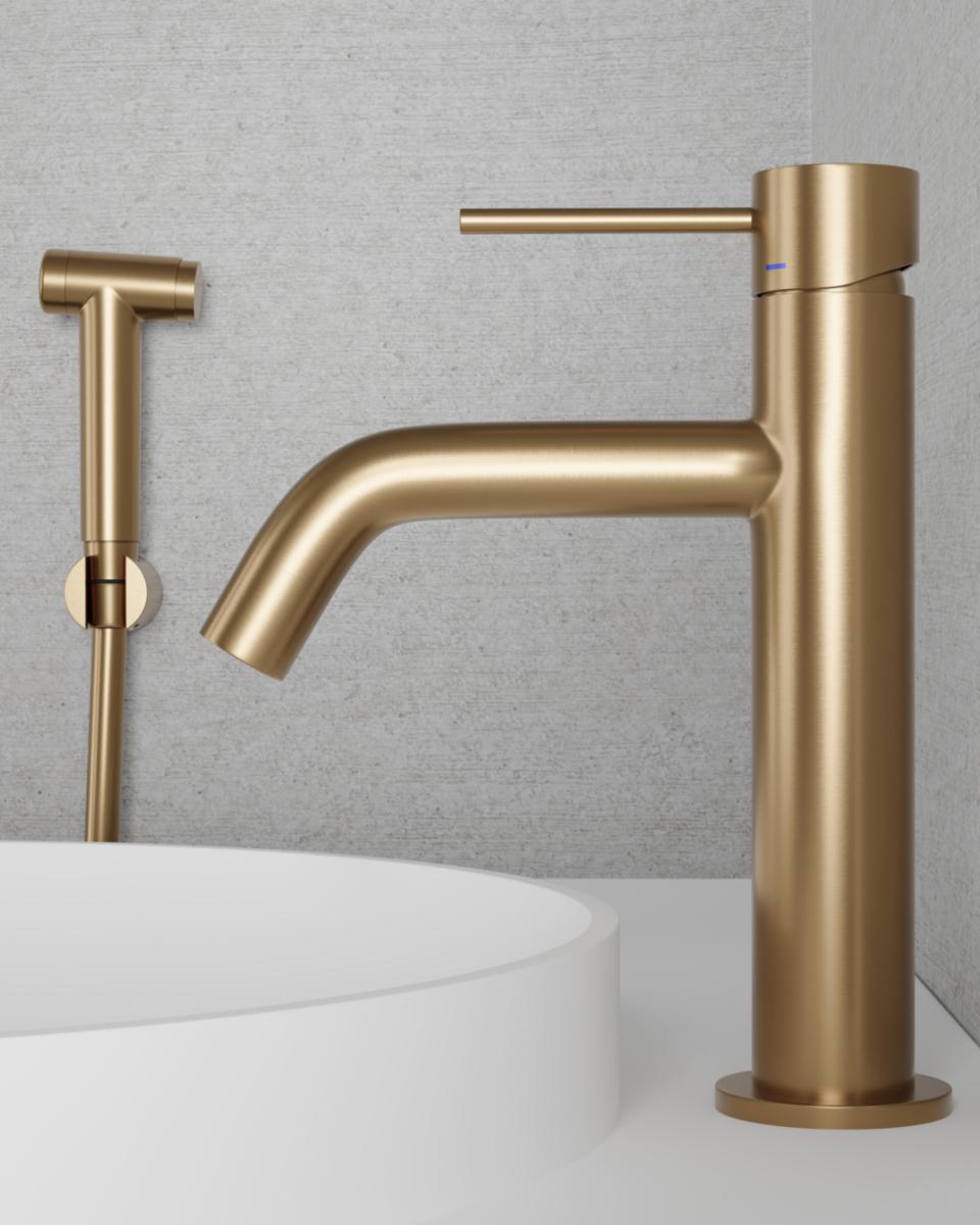 Tvättställsblandare Voyage Mid med handdusch, INR - INR TVÄTTSTÄLLSBL. VOYAGE MID M.HANDDUSCH, BRUSHED BRASS