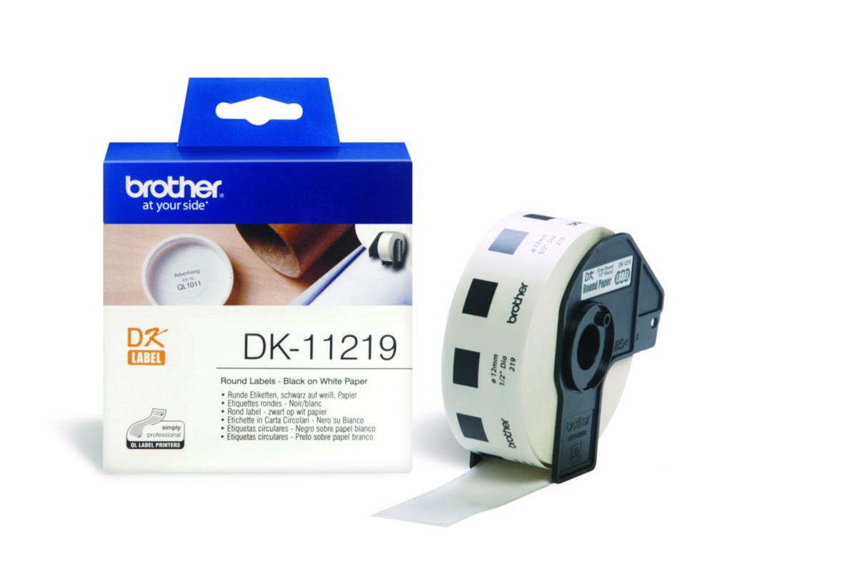 Etiketter Brother DK-11218/11219 rund - ETIKETTER BROTHER DK11219 VIT MED SVART TEXT 12MM 1200ST