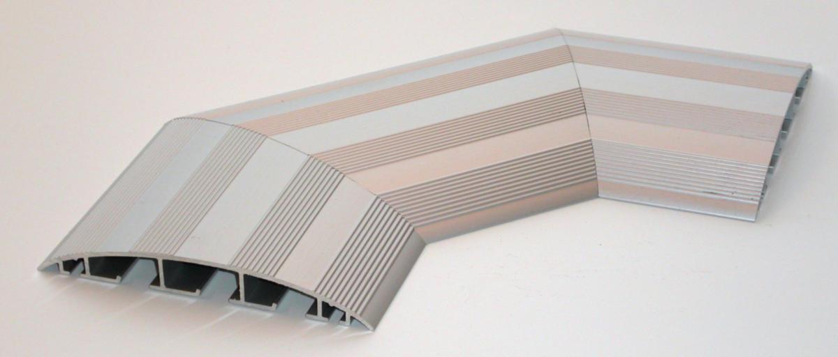 Golvkanal vinkel Bas, Aluminium - GOLVKANAL BAS, ALU. VINK 90 GR GOLVKANAL VINKEL