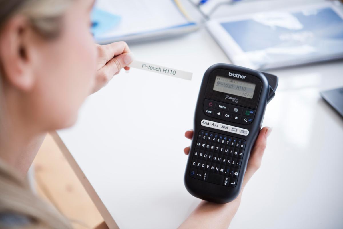 Märkmaskin Brother PT-H110 - MÄRKMASKIN BROTHER PTH110ZW1 UPP TILL 12MM 16 TECKEN