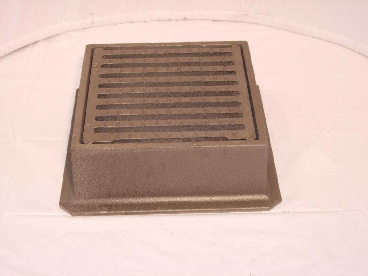 A1 manhole cover, with grid, a-collection - A1 COMPLETE WITH GRID, C250 400, HORIZONTAL